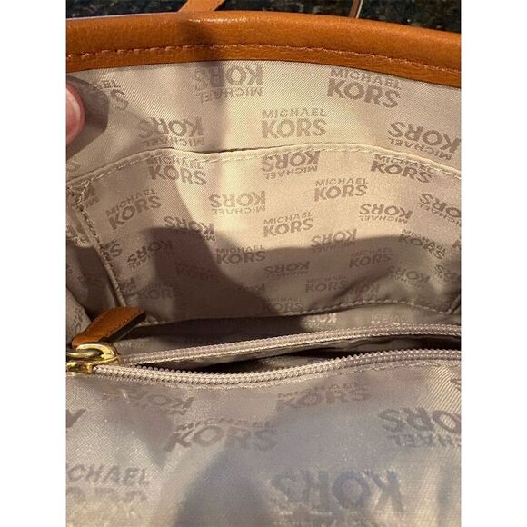 Michael Kors Margo Cream Pebbled Leather Crossbody Bag Adjustable Strap - Picture 13 of 16